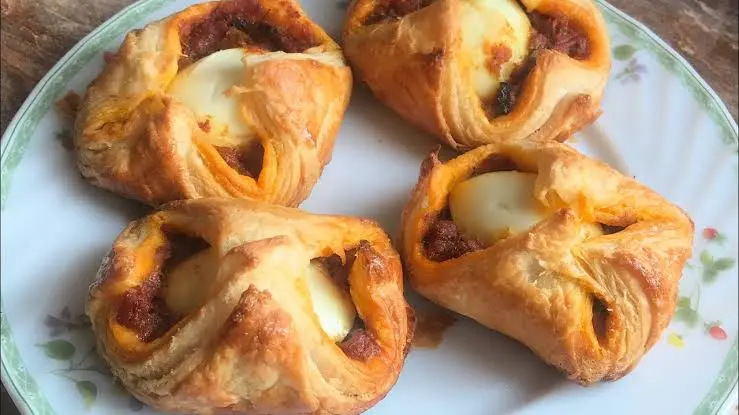 Hot Half Egg Puffs (18)